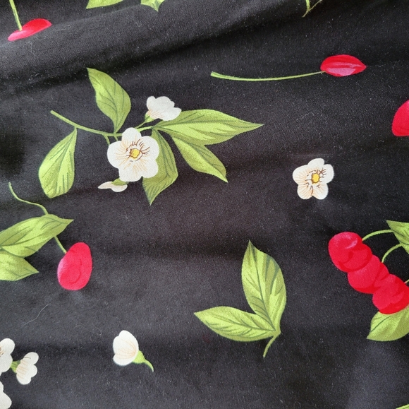 Cute party dress. Fitted top with flare skirt. Lovely floral print on the skirt. - Picture 4 of 4